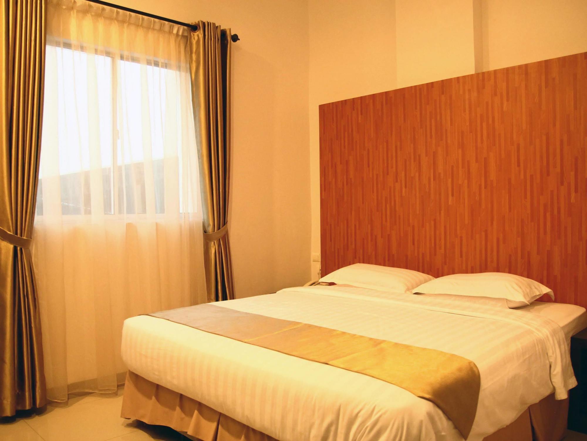 Saka Hotel 3*